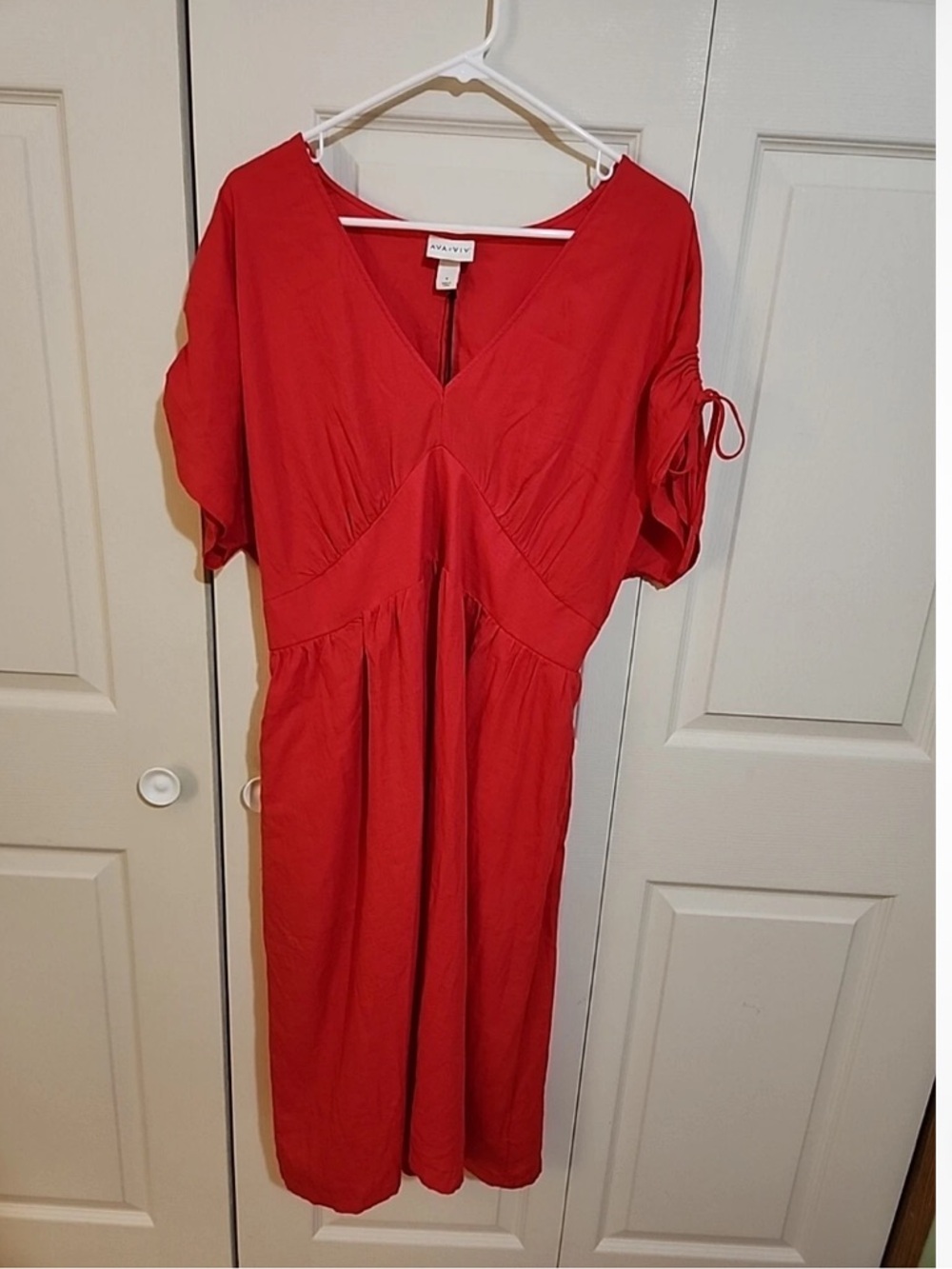 AVA & VID  SIZE X/14 Red V-Neck Midi Dress